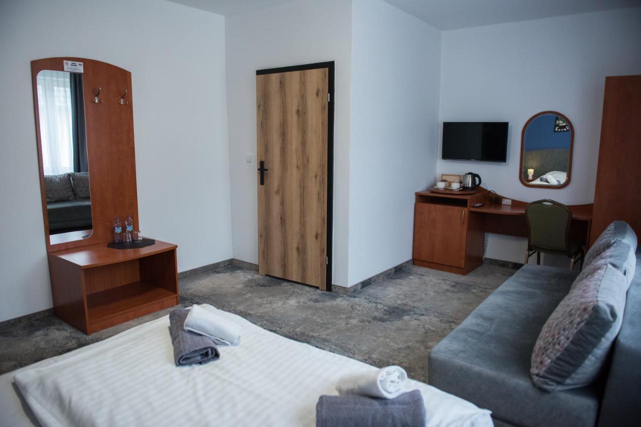 Hotel Paradiso Suchedniów 外观 照片