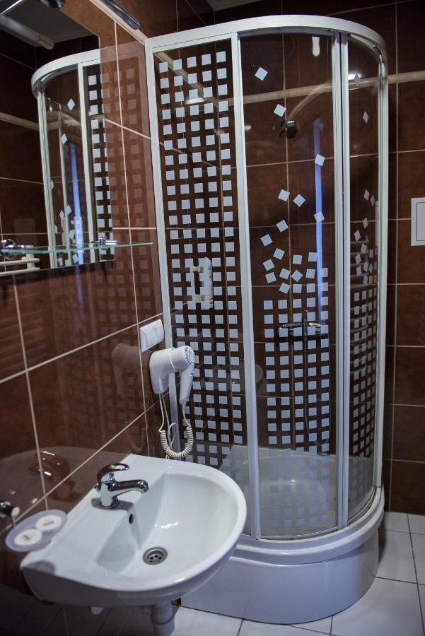 Hotel Paradiso Suchedniów 外观 照片
