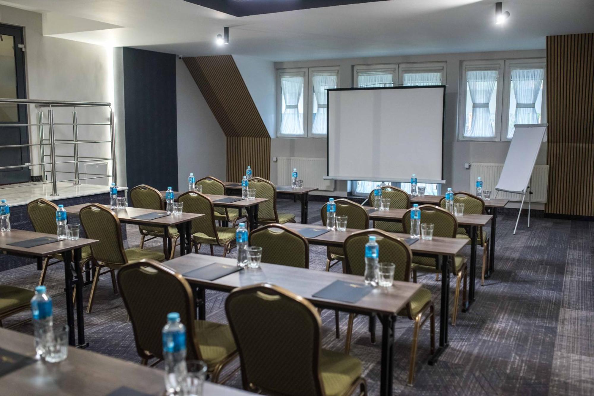 Hotel Paradiso Suchedniów 外观 照片