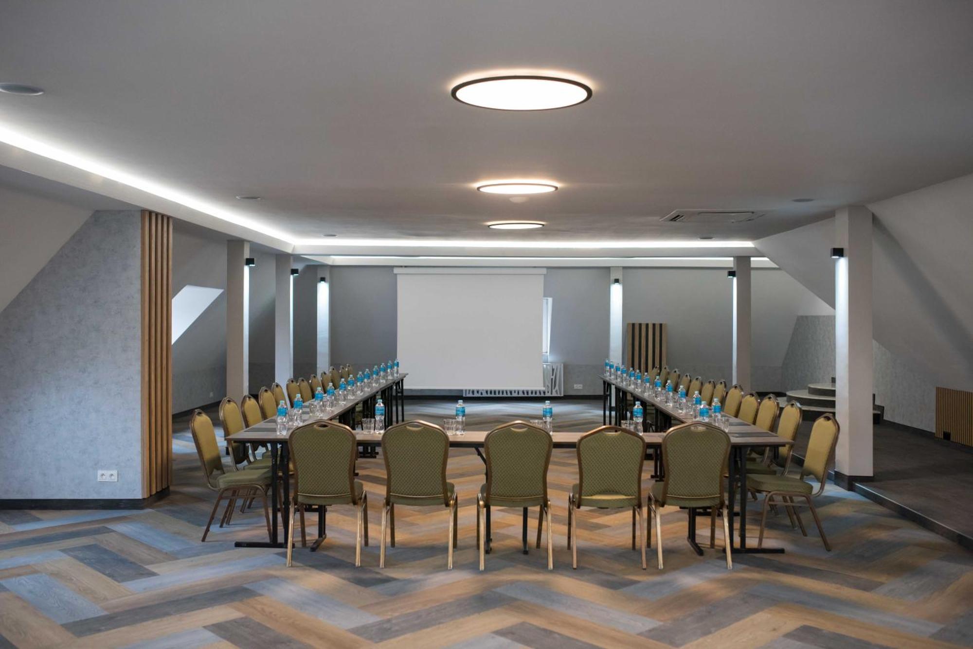 Hotel Paradiso Suchedniów 外观 照片