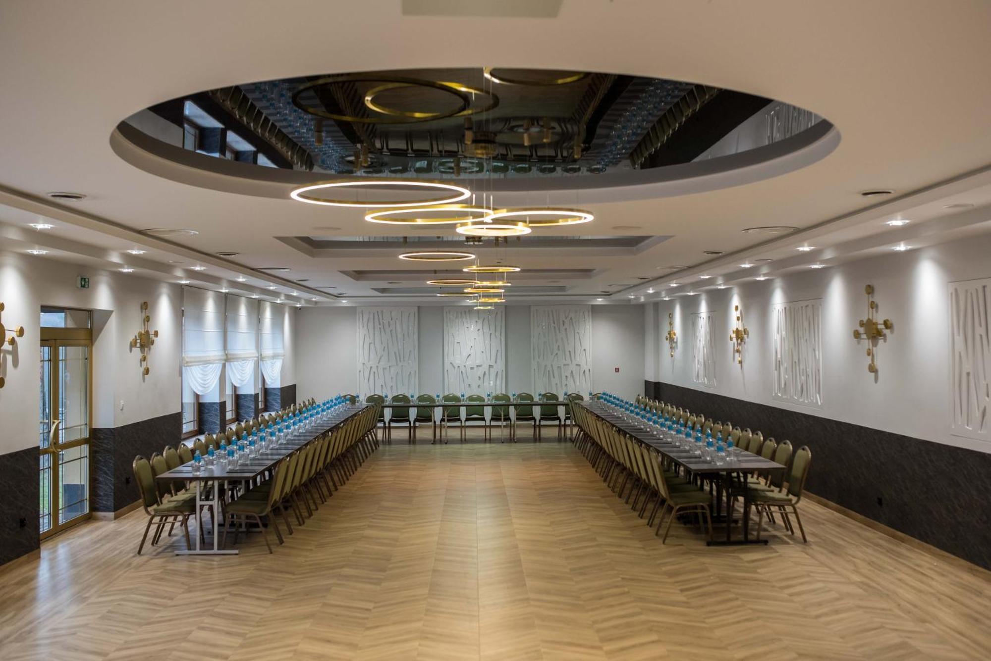 Hotel Paradiso Suchedniów 外观 照片