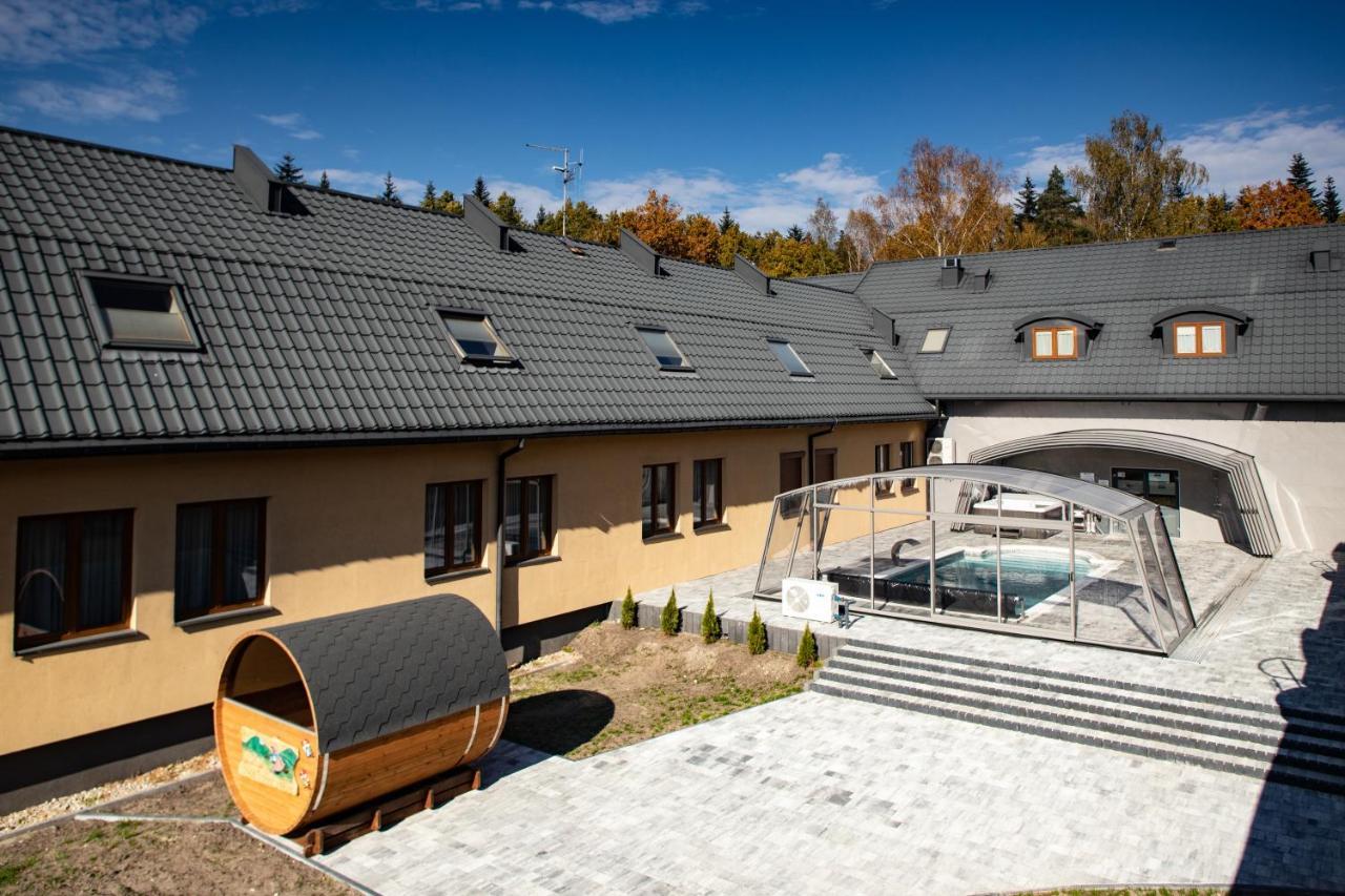 Hotel Paradiso Suchedniów 外观 照片