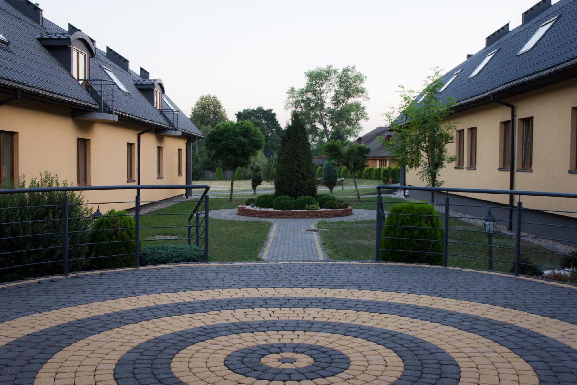 Hotel Paradiso Suchedniów 外观 照片